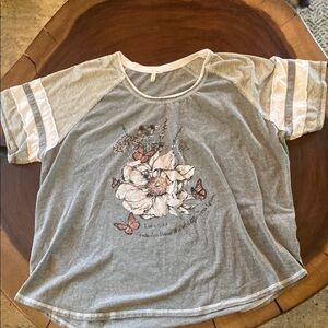 Cato Wildflower Heather Gray Tee/ Size 26/28W